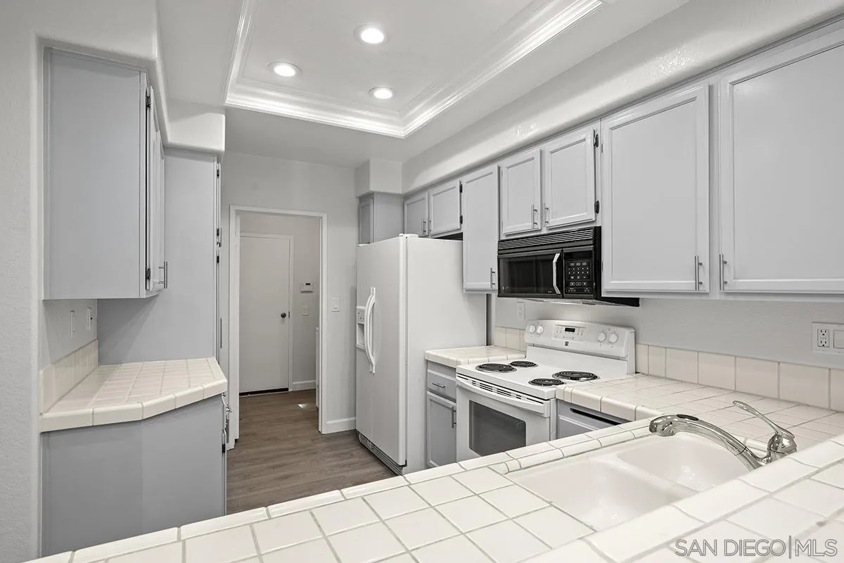 7274 Shoreline Dr Unit 117