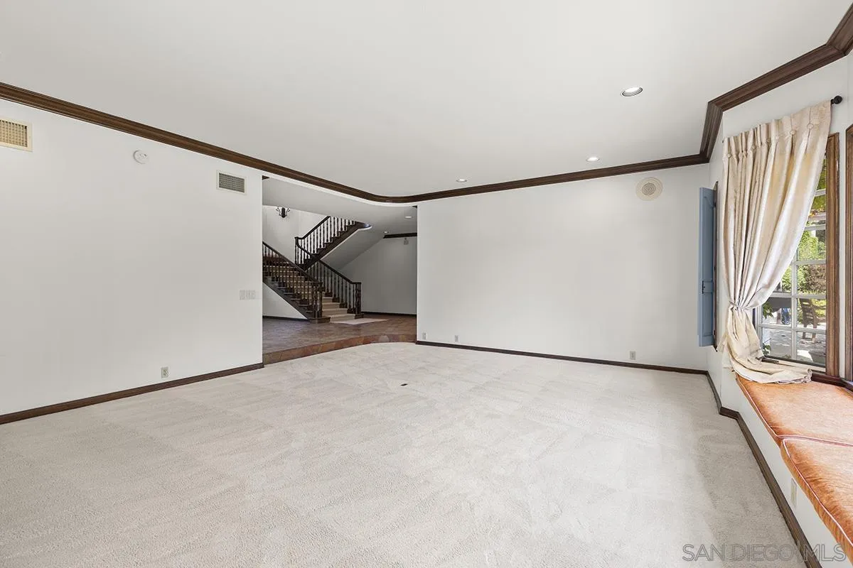 6350 Calle Del Campanario