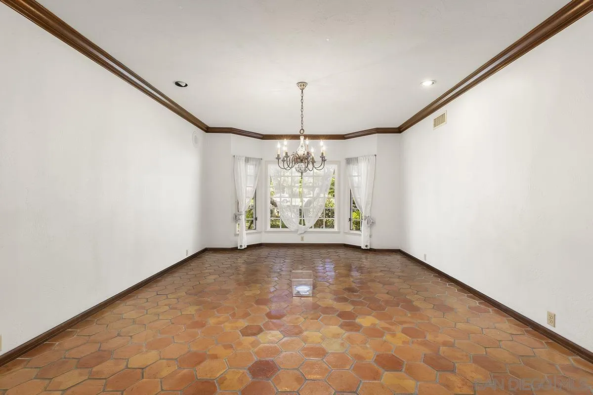 6350 Calle Del Campanario