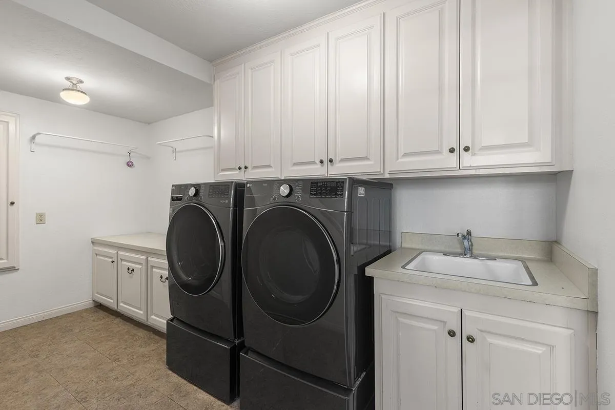 6350 Calle Del Campanario