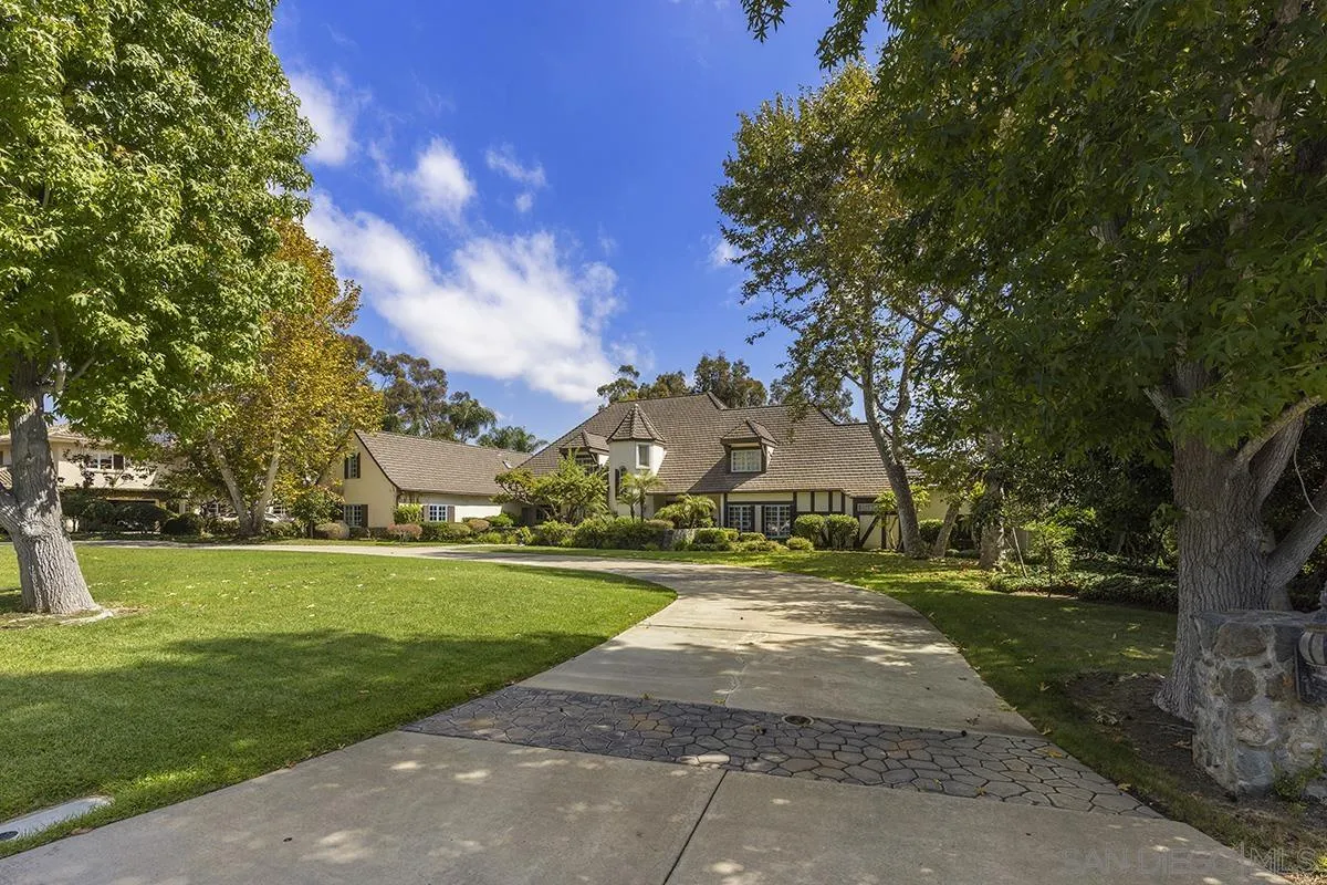 6350 Calle Del Campanario