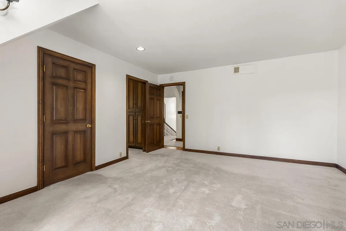 6350 Calle Del Campanario