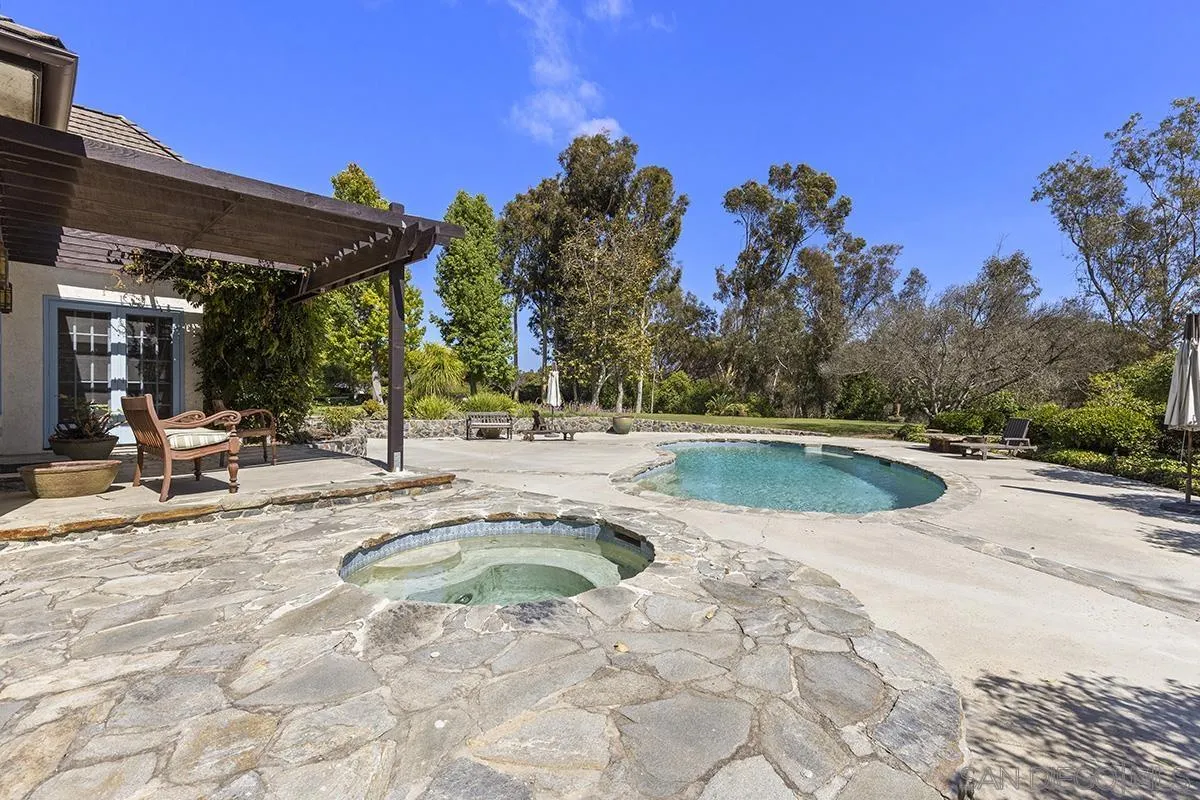 6350 Calle Del Campanario