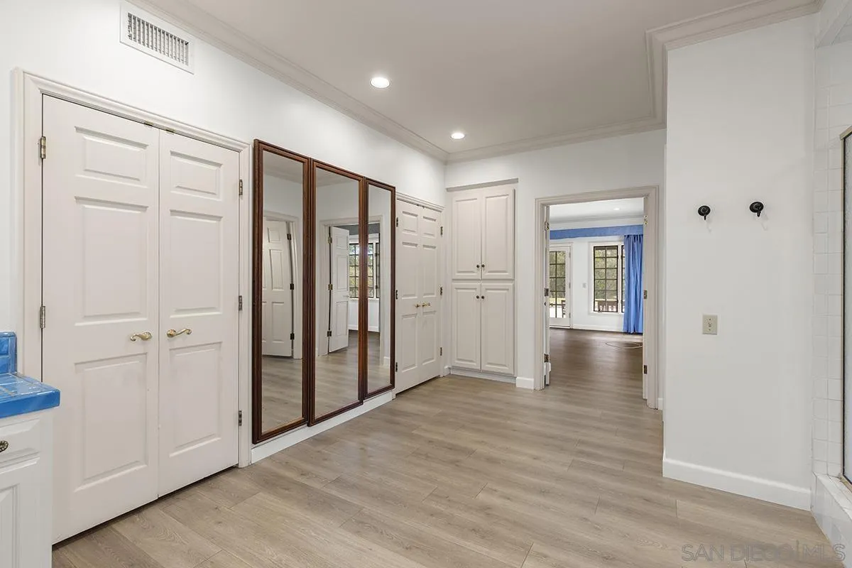 6350 Calle Del Campanario