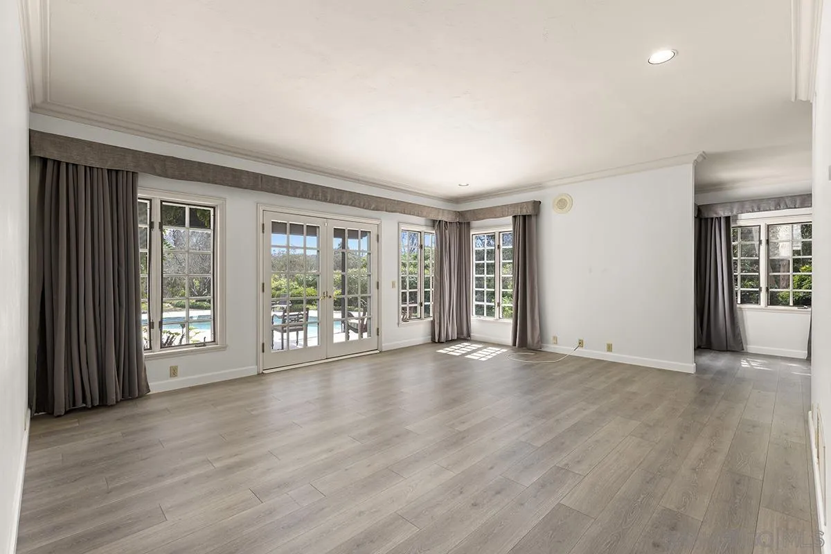 6350 Calle Del Campanario