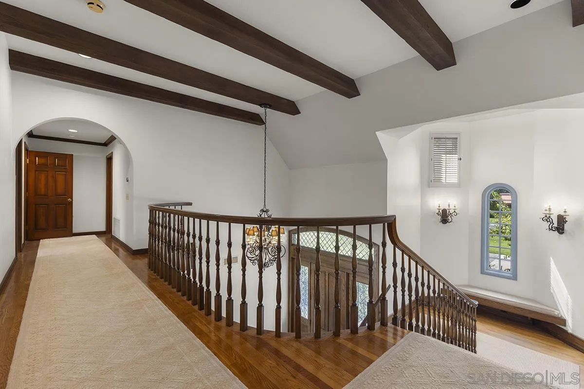 6350 Calle Del Campanario