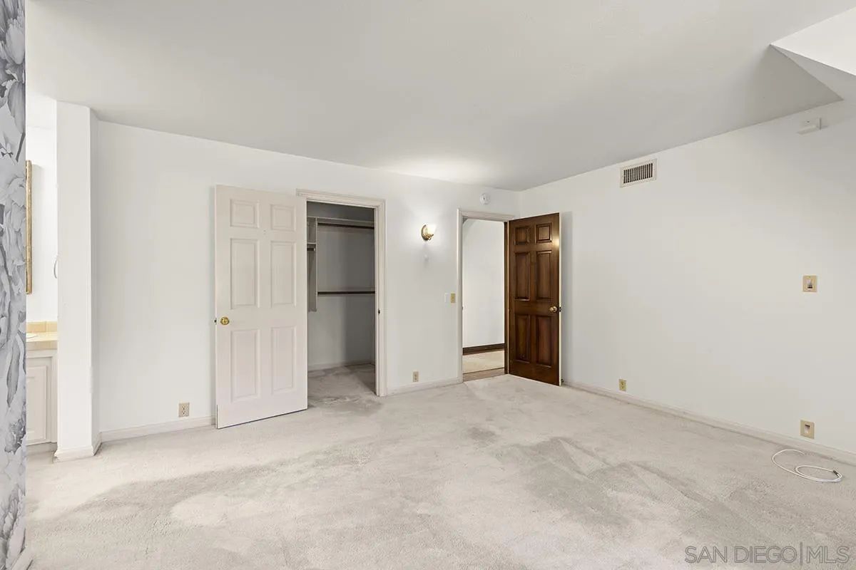 6350 Calle Del Campanario