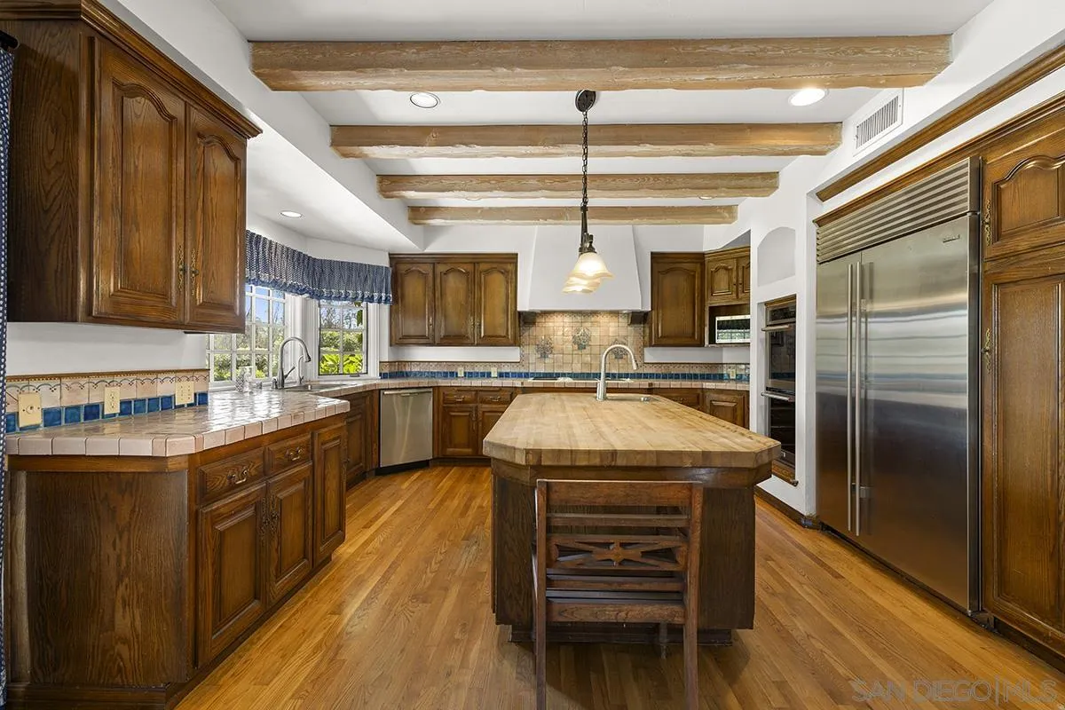 6350 Calle Del Campanario