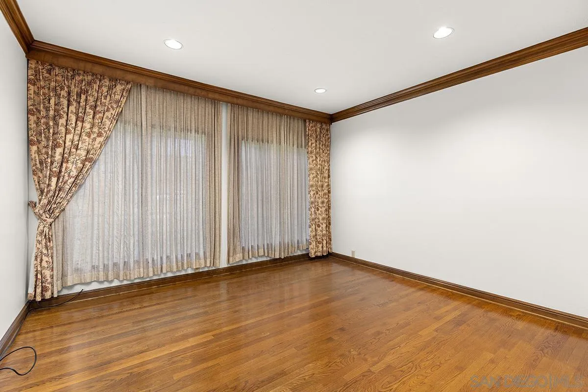 6350 Calle Del Campanario