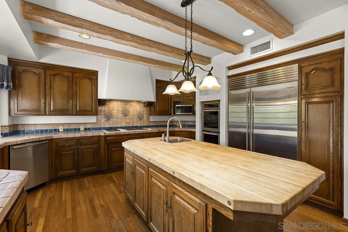 6350 Calle Del Campanario