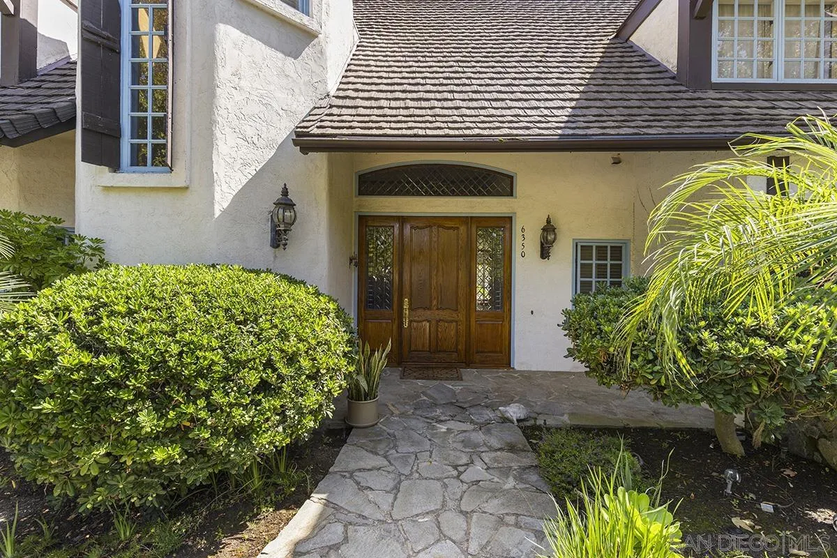 6350 Calle Del Campanario