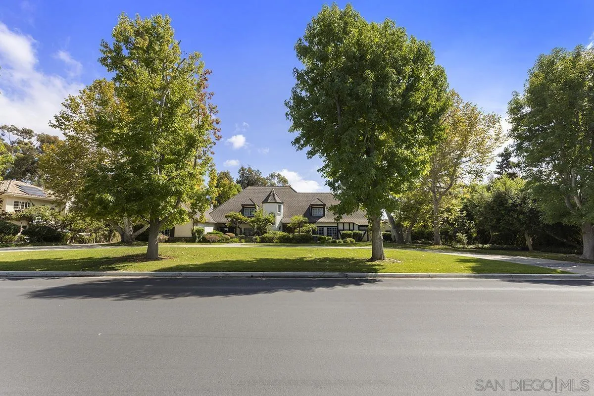 6350 Calle Del Campanario