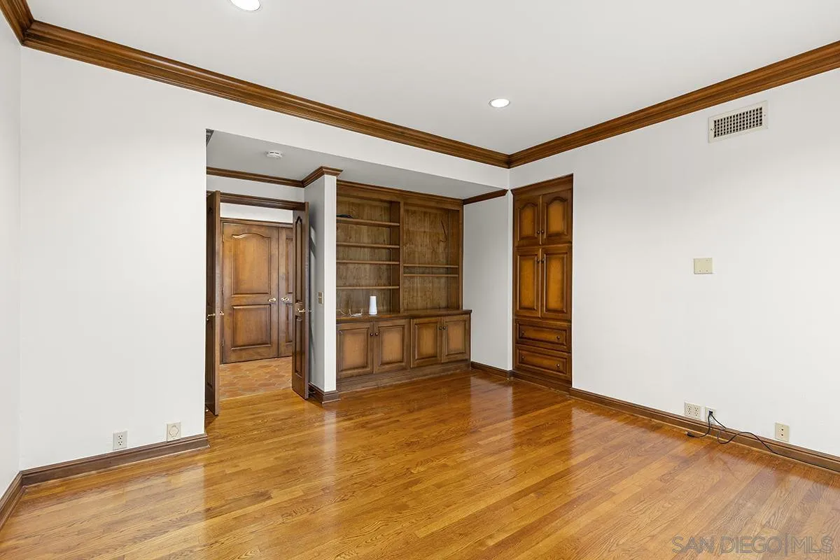 6350 Calle Del Campanario