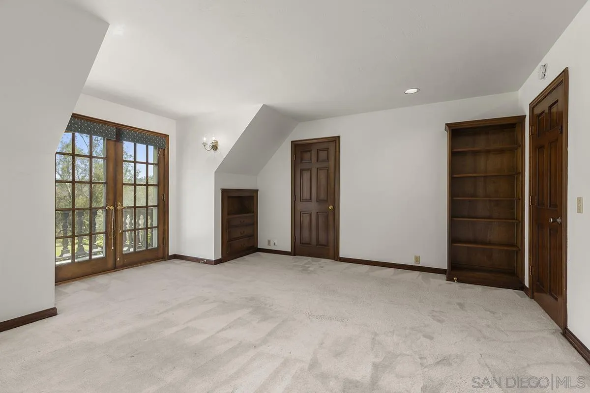 6350 Calle Del Campanario