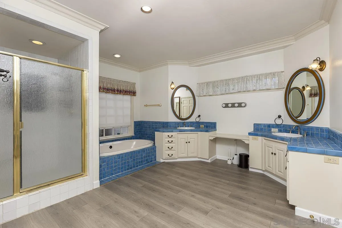 6350 Calle Del Campanario