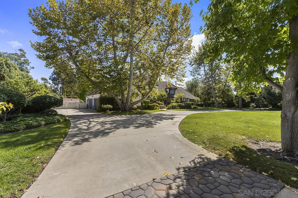 6350 Calle Del Campanario