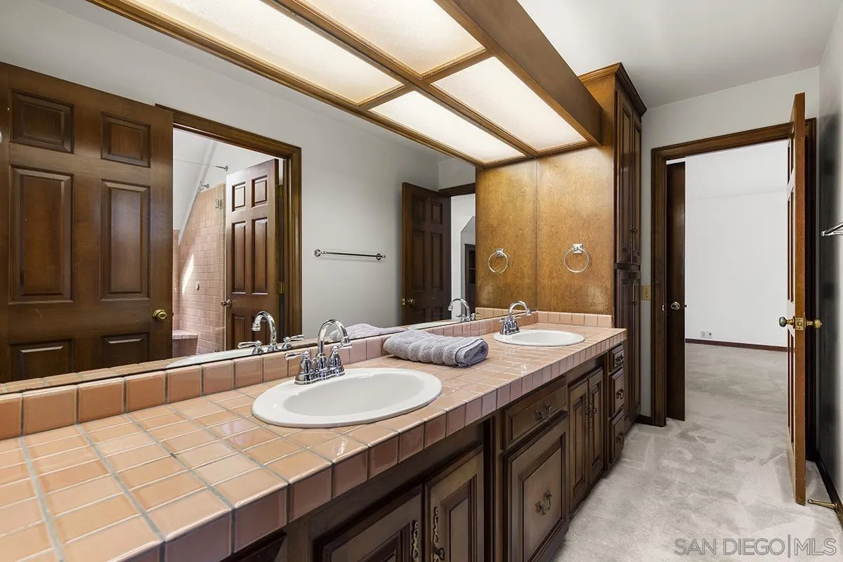 6350 Calle Del Campanario