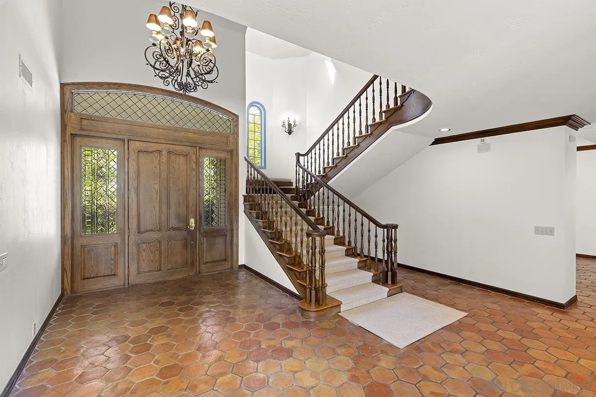 6350 Calle Del Campanario