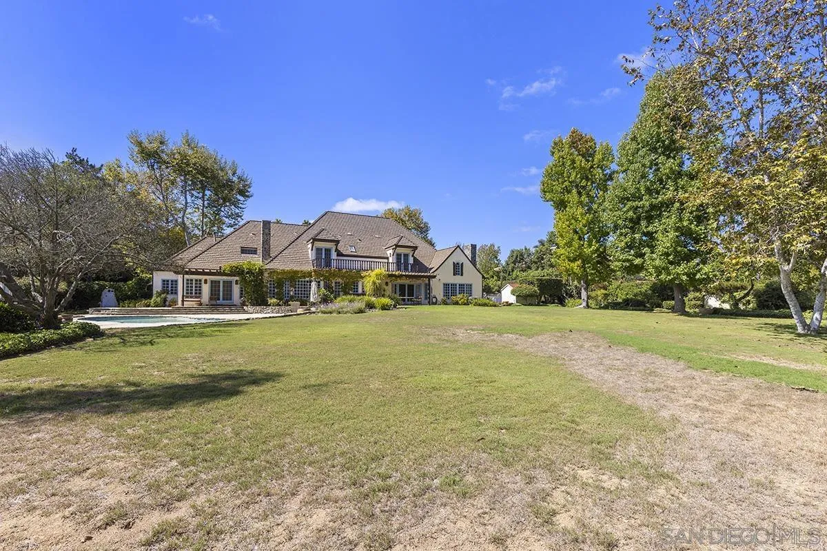 6350 Calle Del Campanario