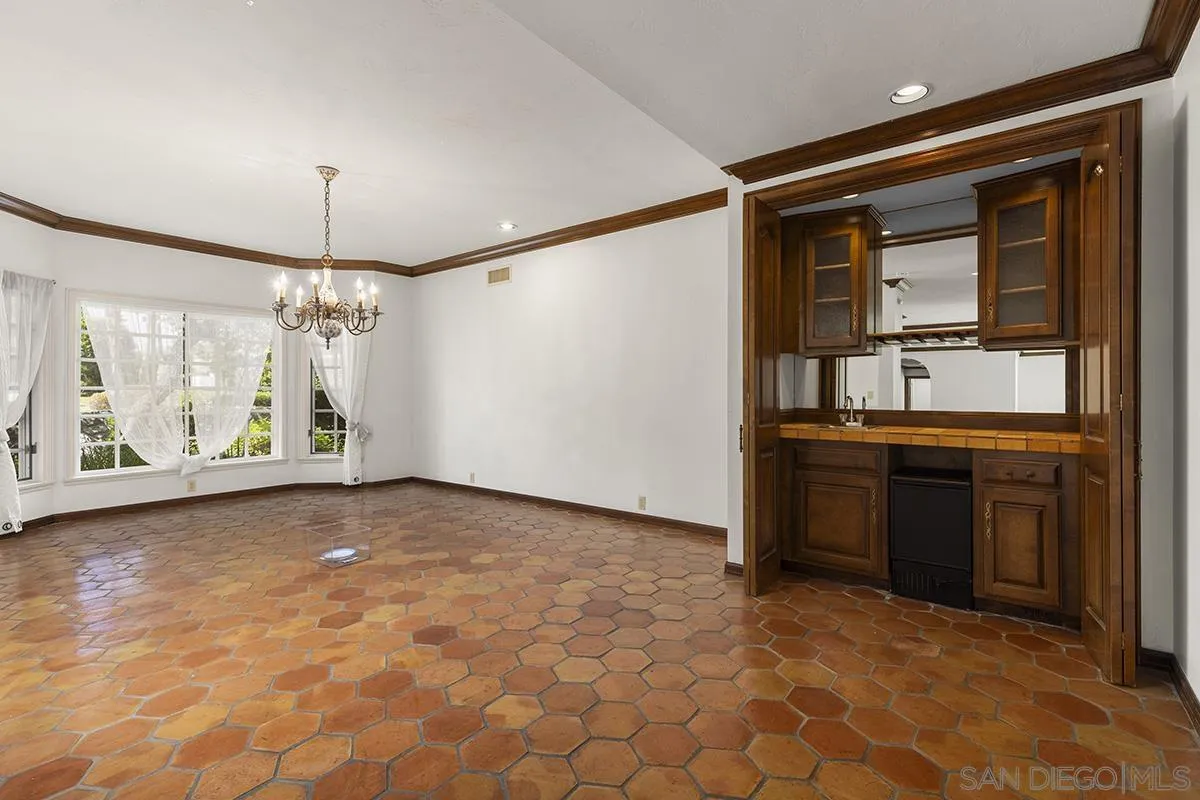 6350 Calle Del Campanario