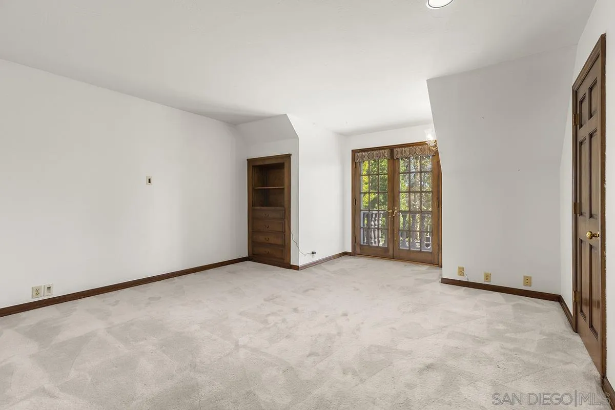 6350 Calle Del Campanario