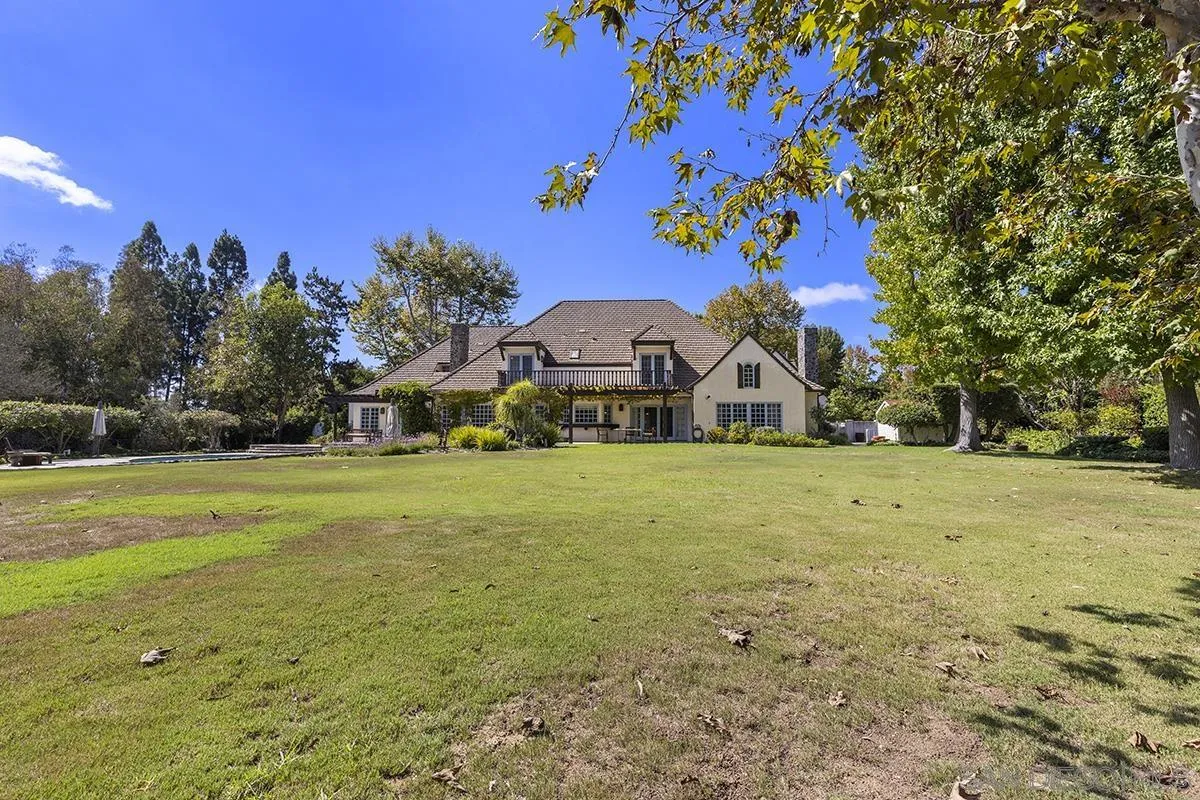 6350 Calle Del Campanario