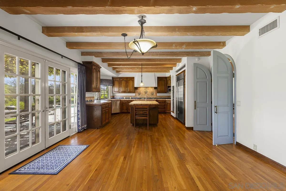 6350 Calle Del Campanario