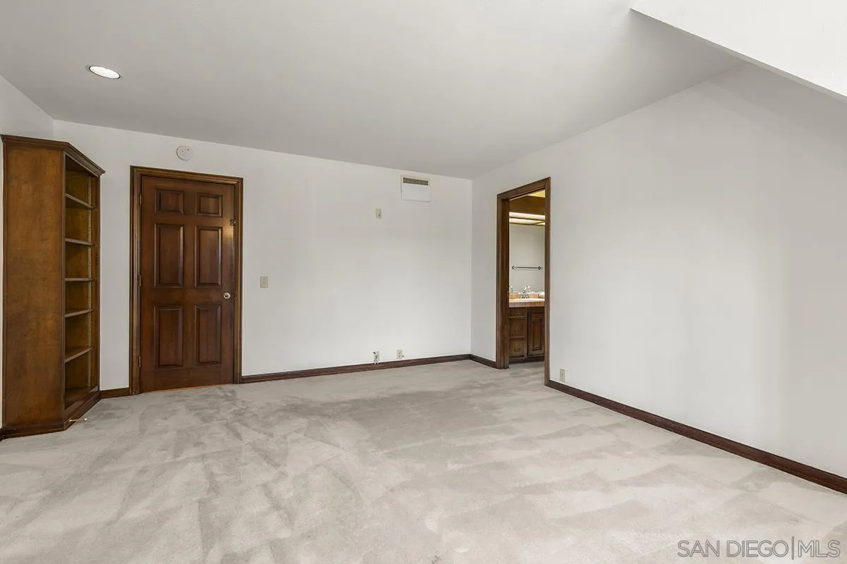 6350 Calle Del Campanario