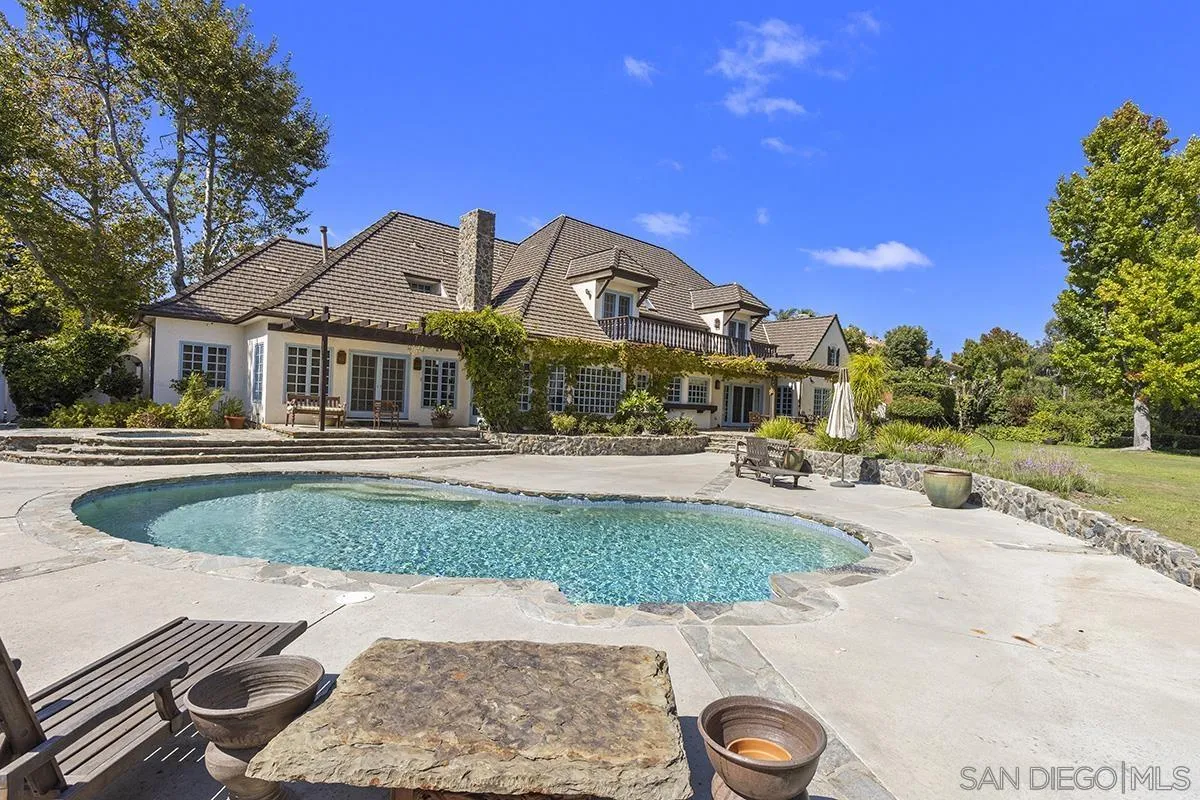 6350 Calle Del Campanario