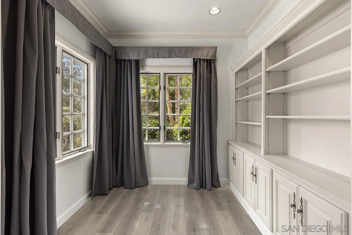 6350 Calle Del Campanario