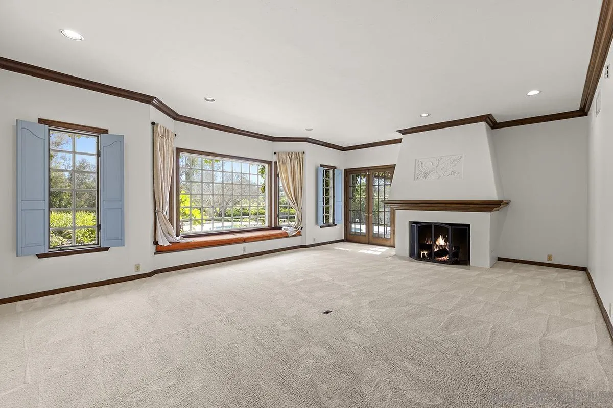 6350 Calle Del Campanario