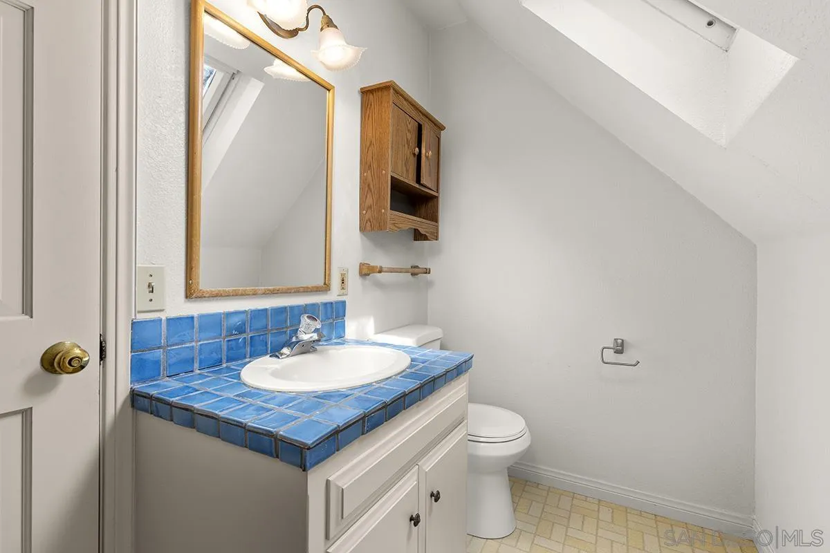 6350 Calle Del Campanario