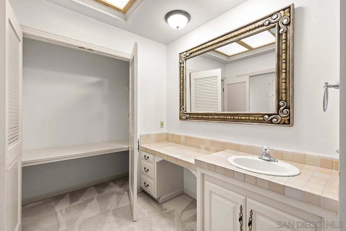 6350 Calle Del Campanario