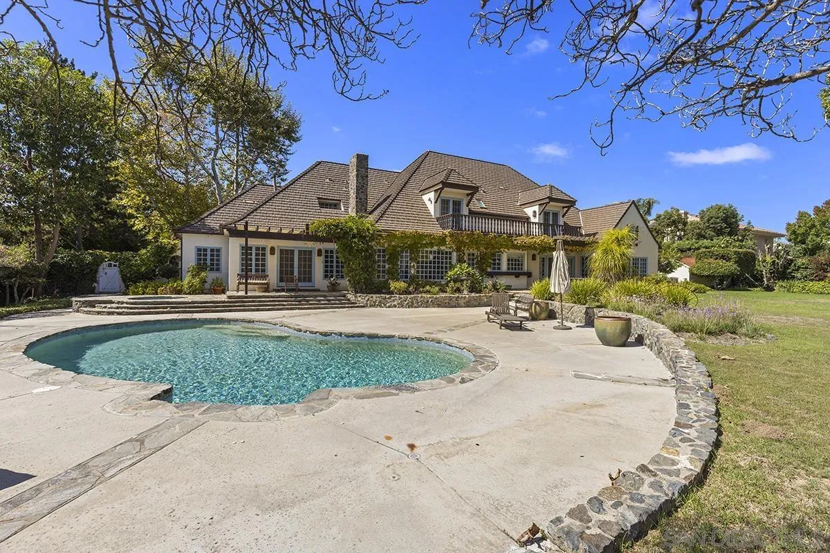 6350 Calle Del Campanario