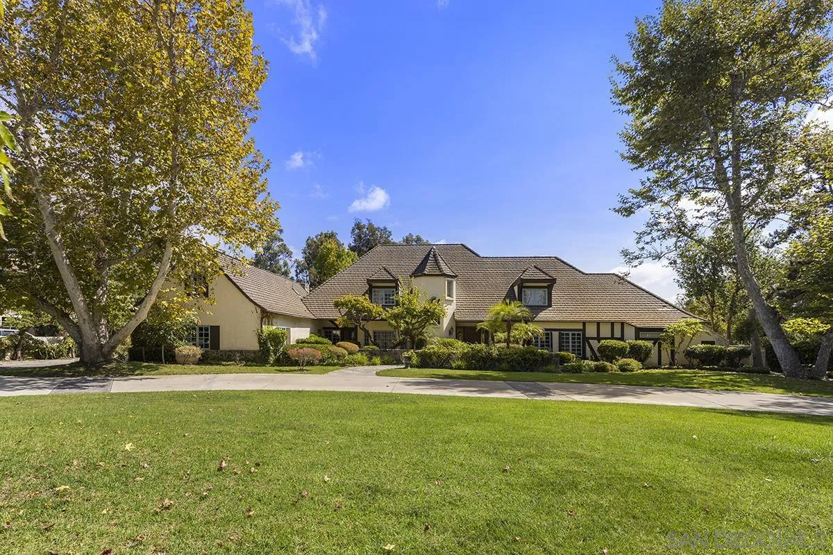 6350 Calle Del Campanario