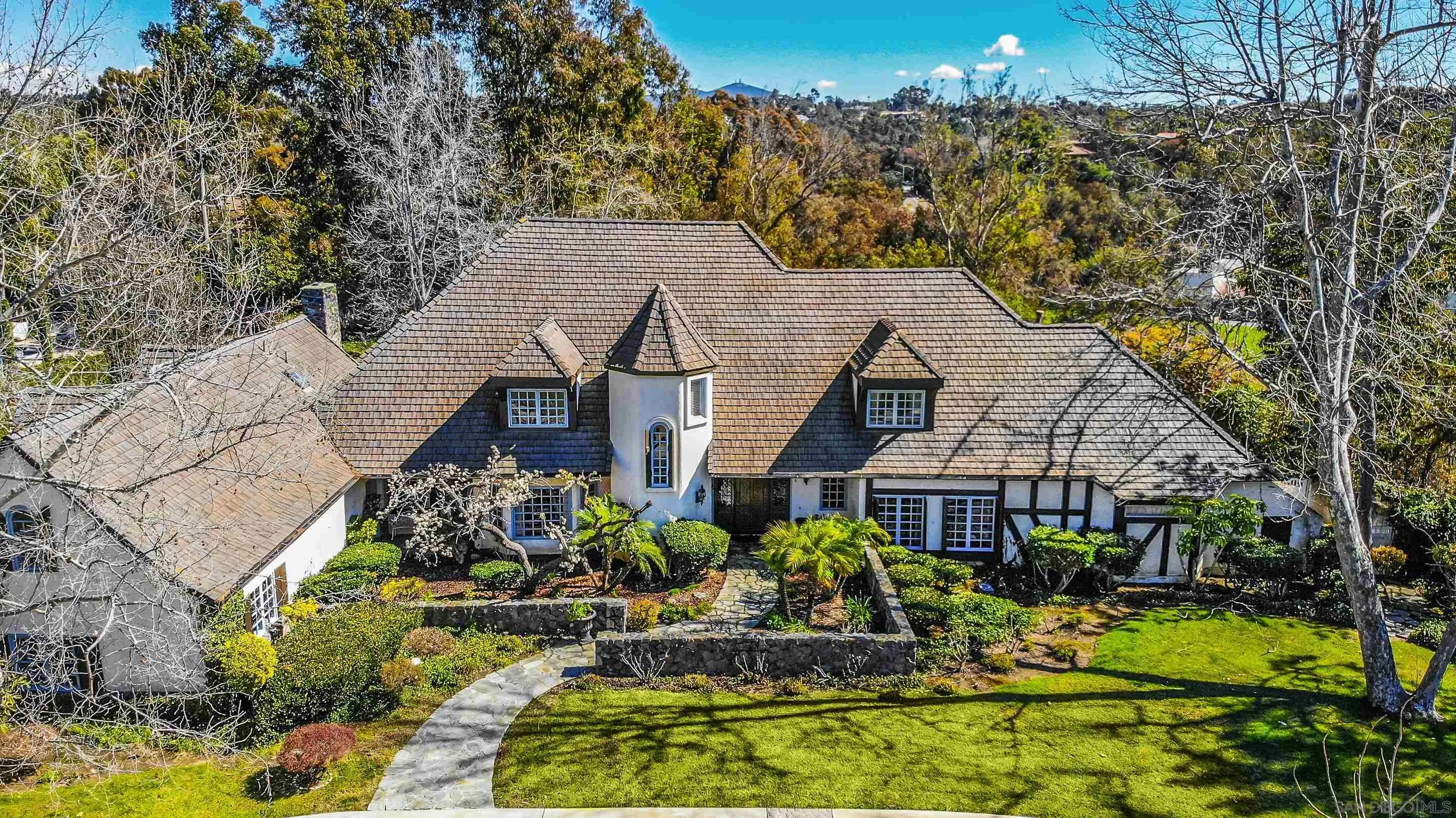 6350 Calle Del Campanario