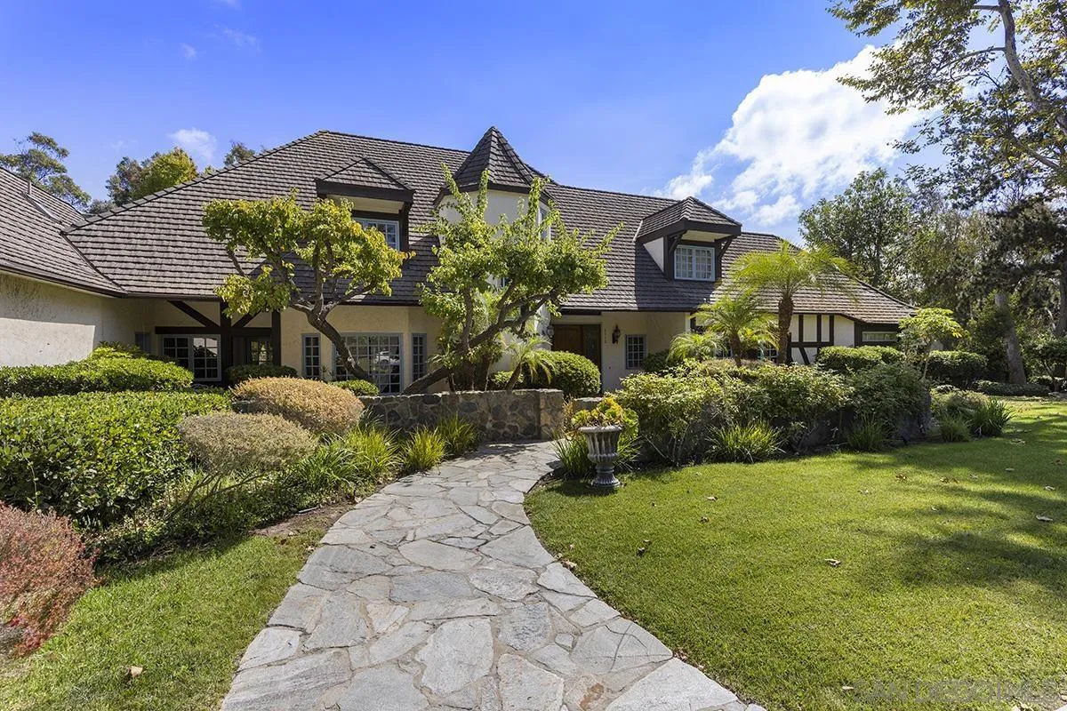 6350 Calle Del Campanario