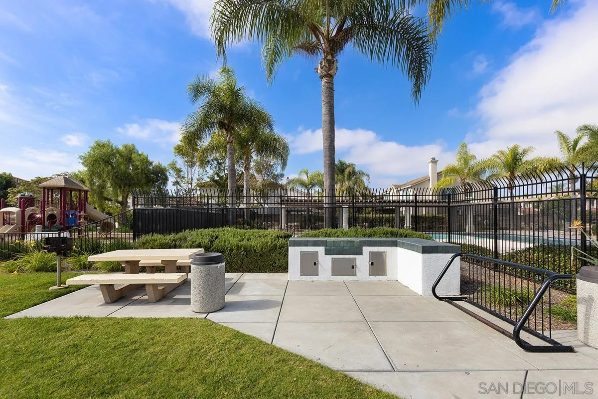 4322 Vista Verde Way