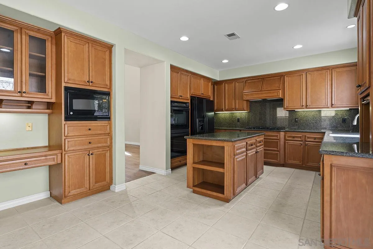 4418 Shorepointe Way