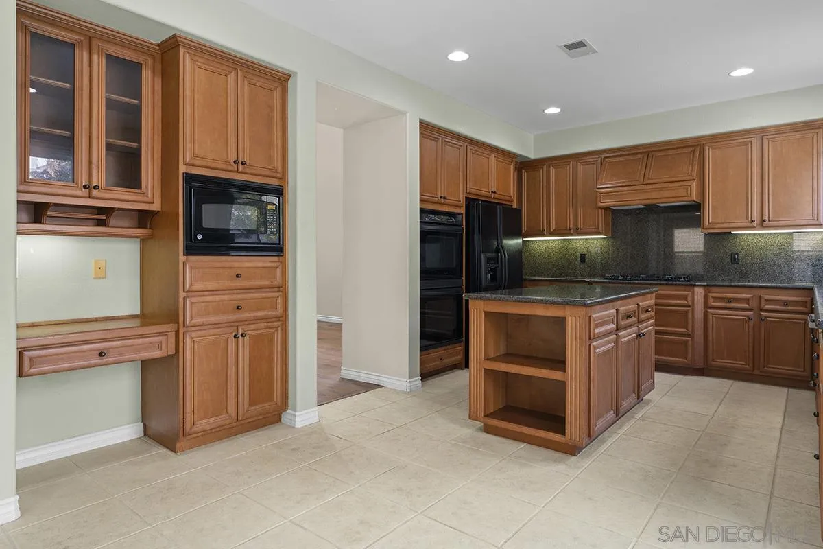 4418 Shorepointe Way