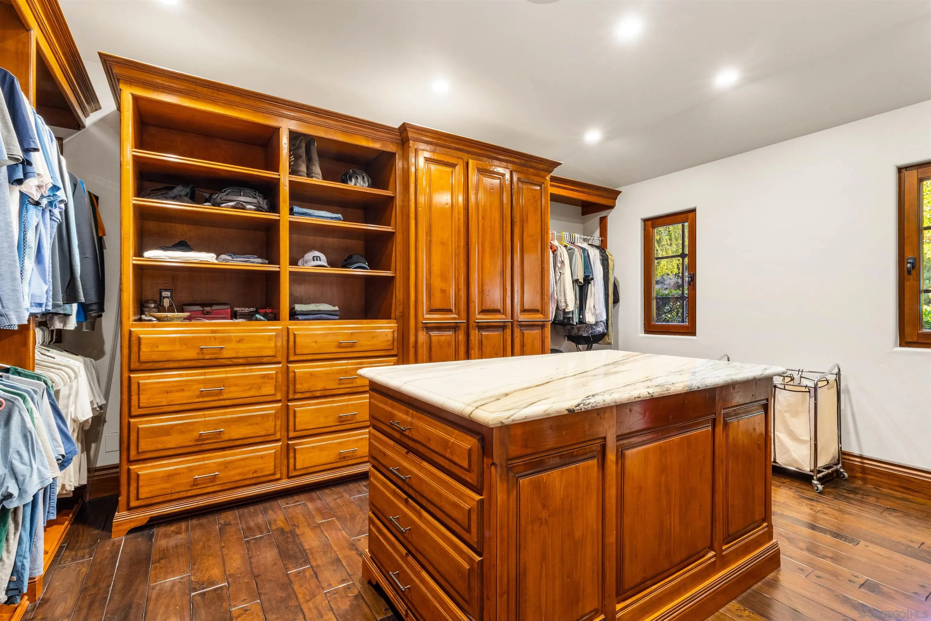 6871 Las Colinas