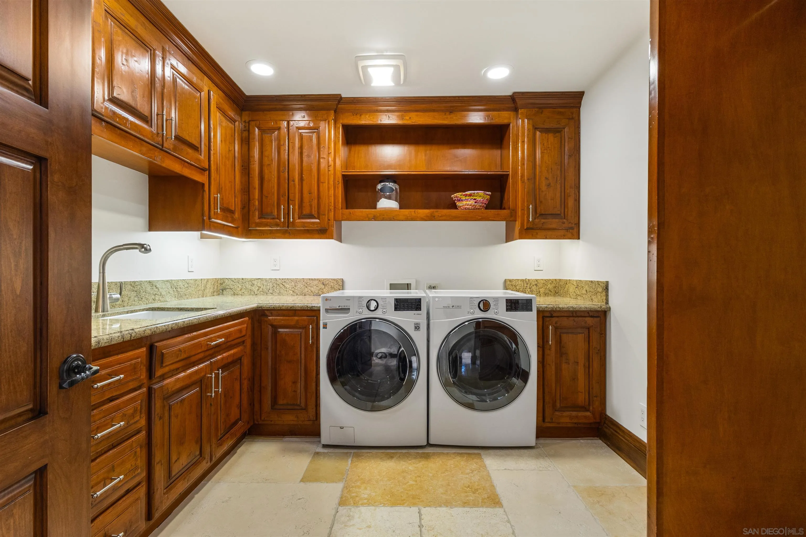 6871 Las Colinas