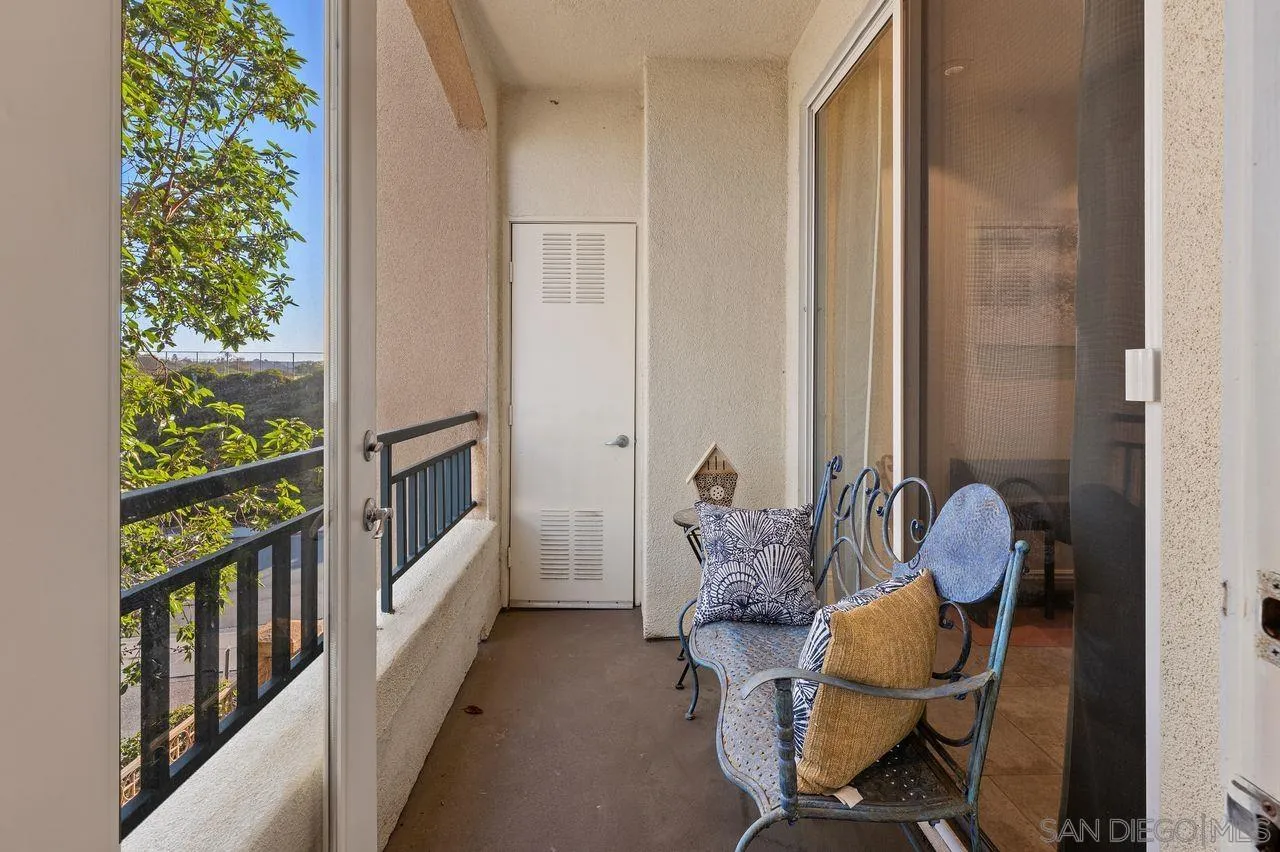 12366 Carmel Country Rd Unit 207