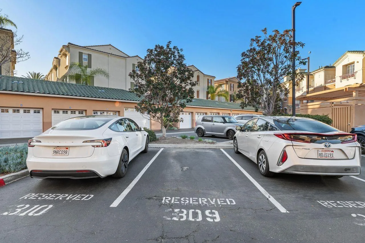 12366 Carmel Country Rd Unit 207