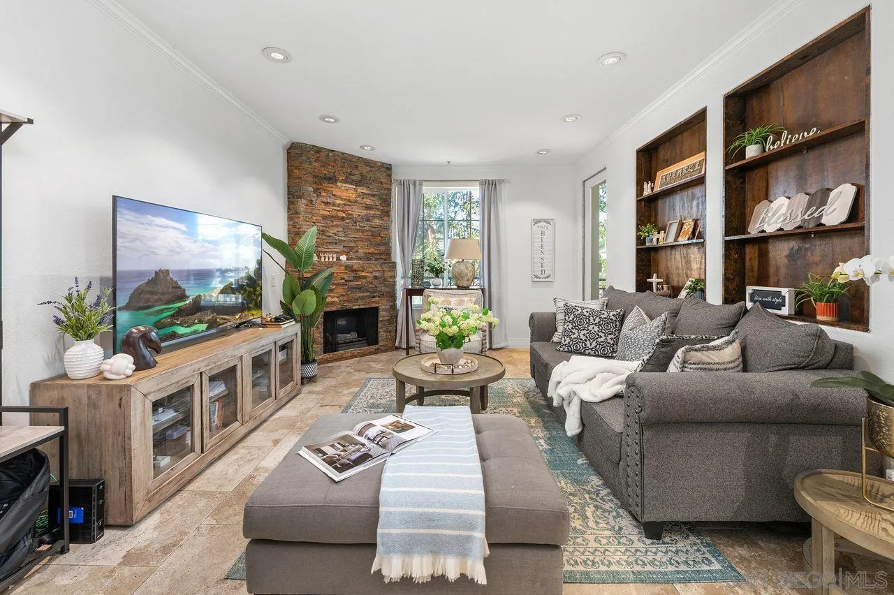 12366 Carmel Country Rd Unit 207