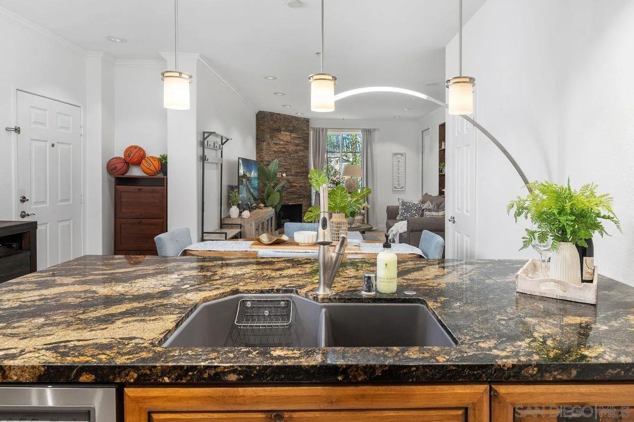 12366 Carmel Country Rd Unit 207