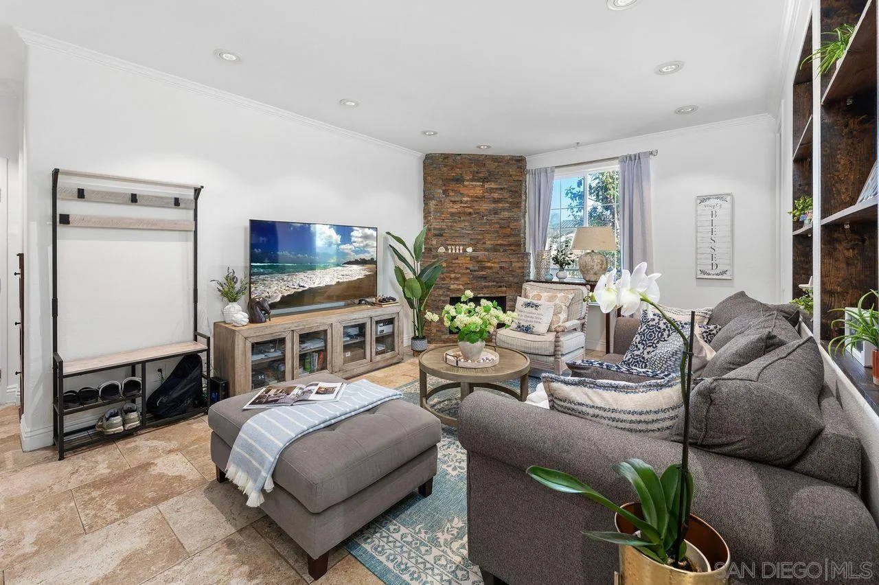 12366 Carmel Country Rd Unit 207