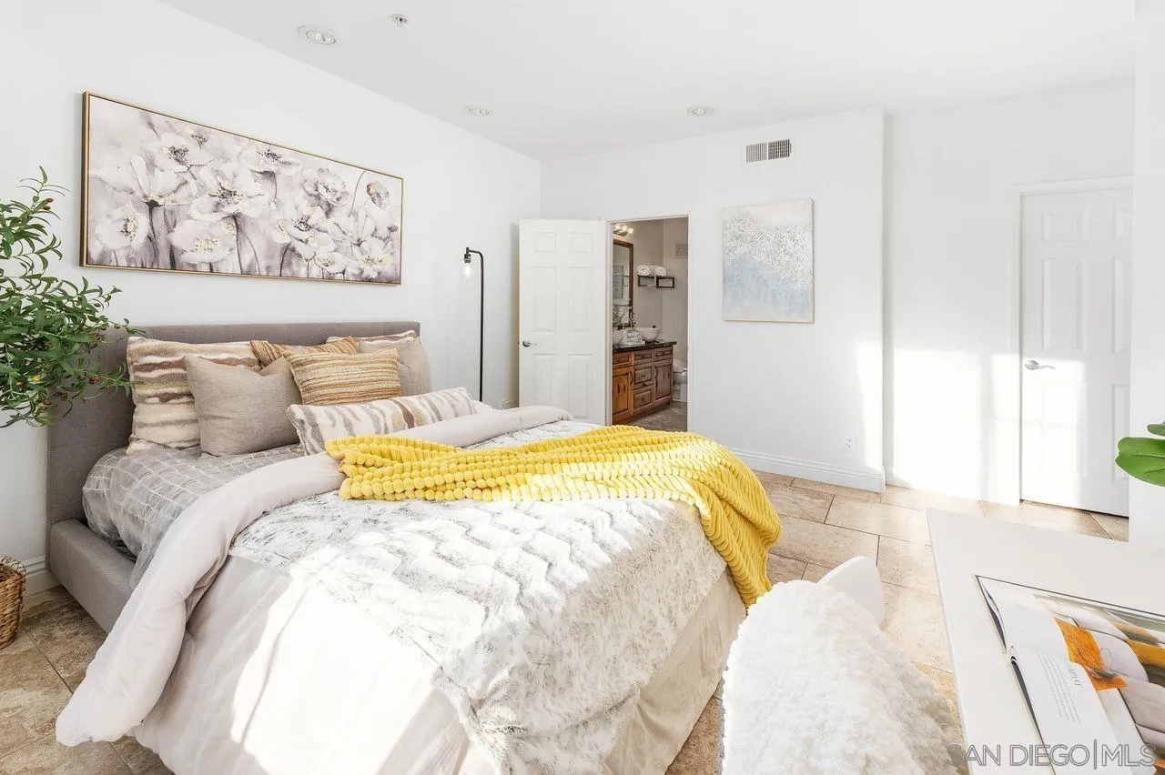 12366 Carmel Country Rd Unit 207