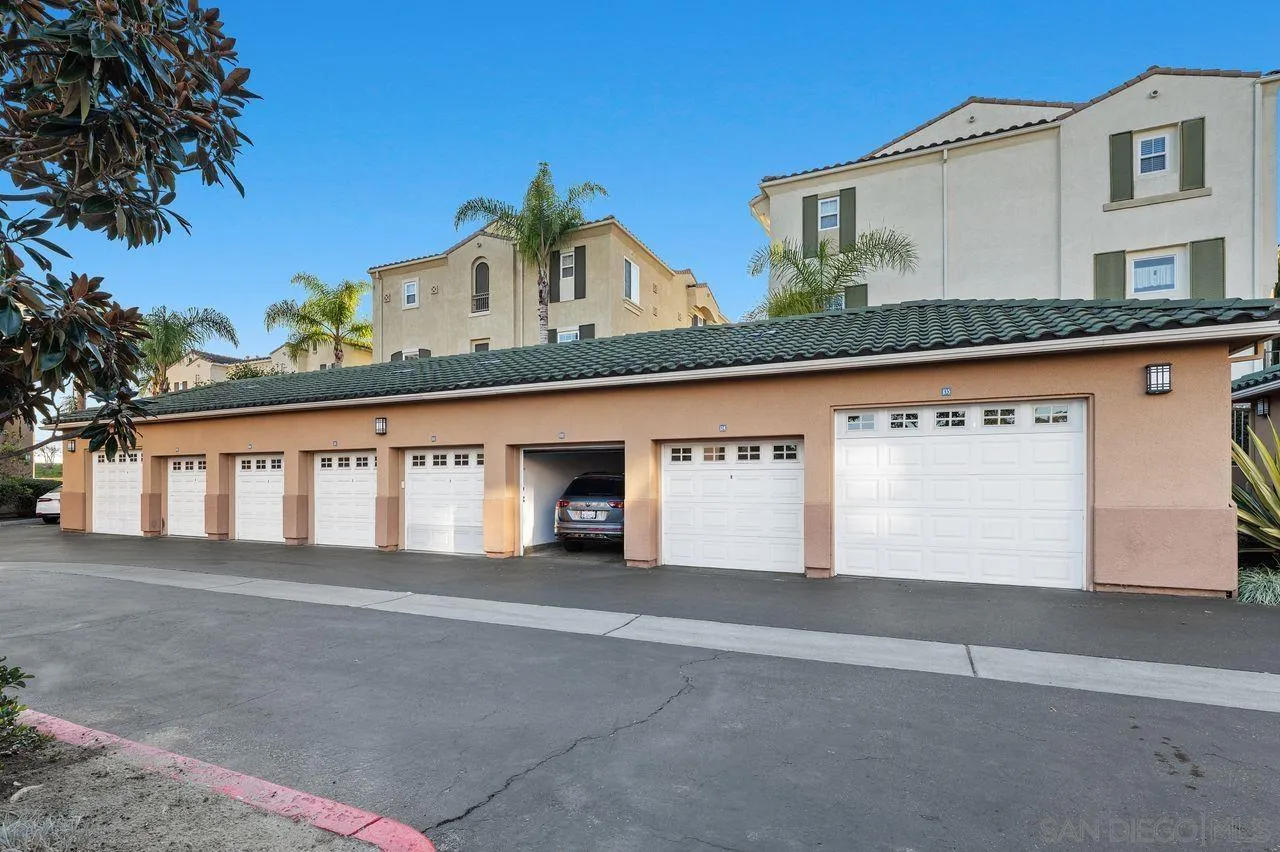 12366 Carmel Country Rd Unit 207