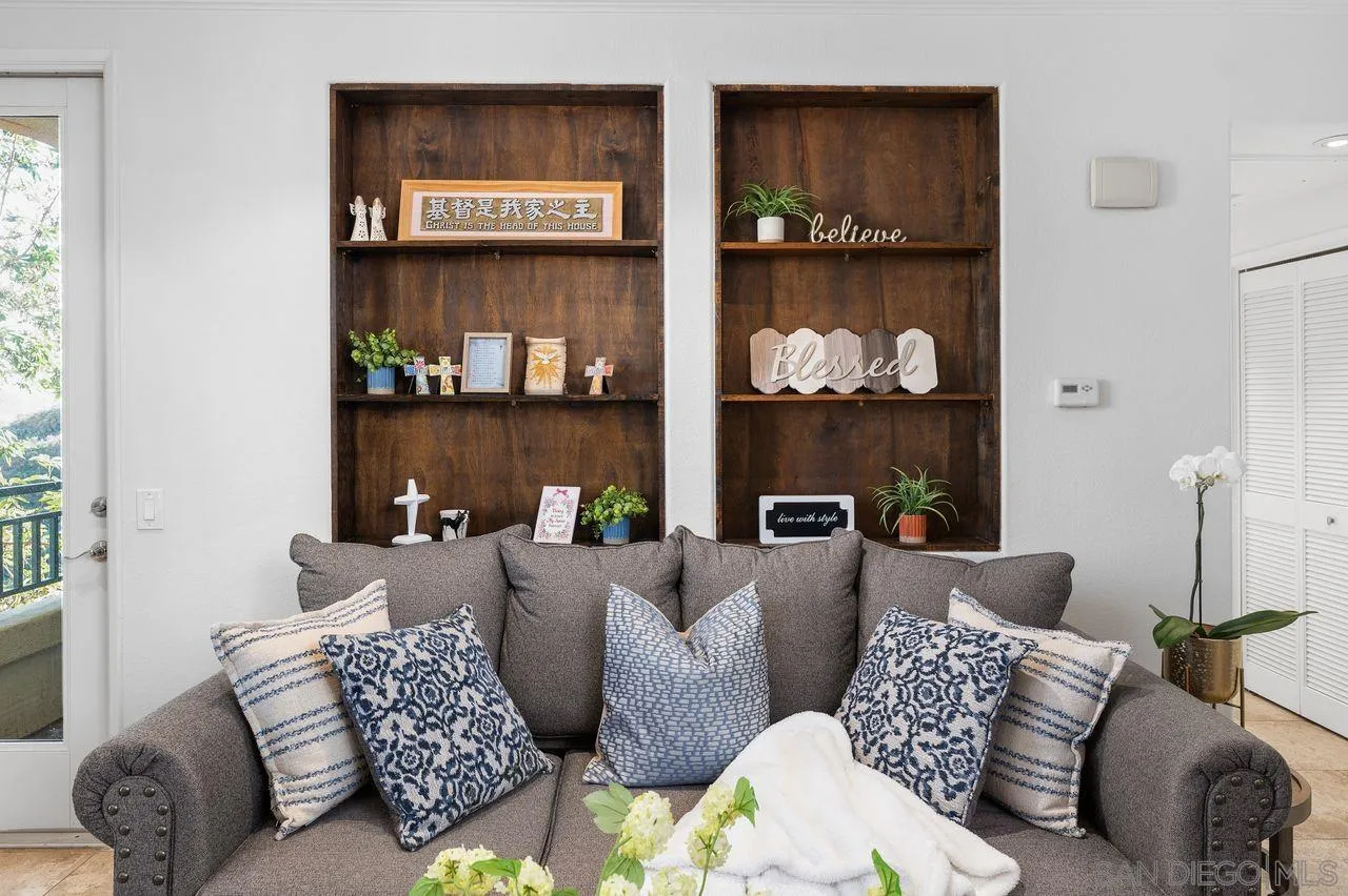 12366 Carmel Country Rd Unit 207